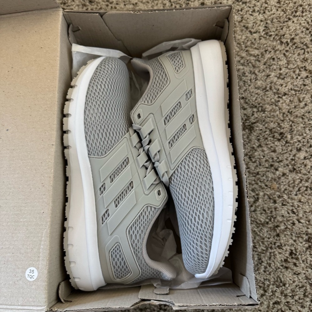 NWT Women’s 8.5 Adidas Ultimashow FX3638 Grey Running Shoes - Picture 1 of 7